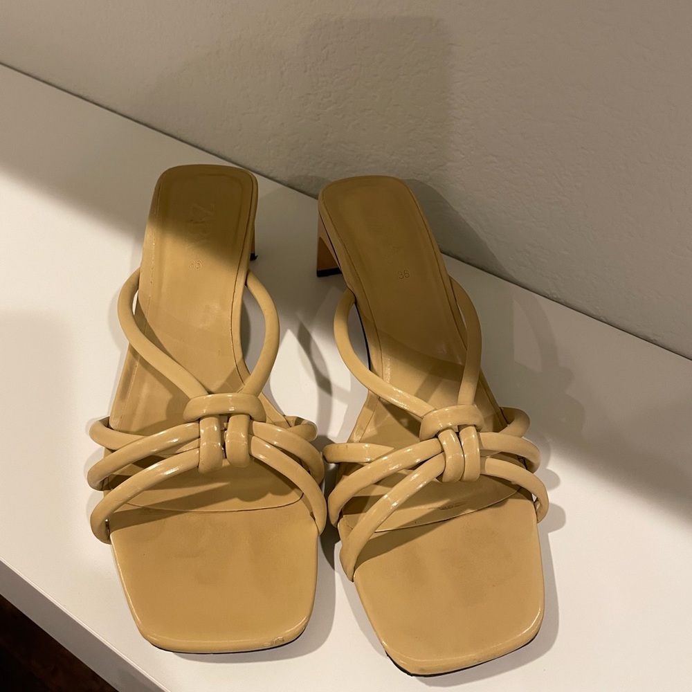 Heels - Picture 4 of 4